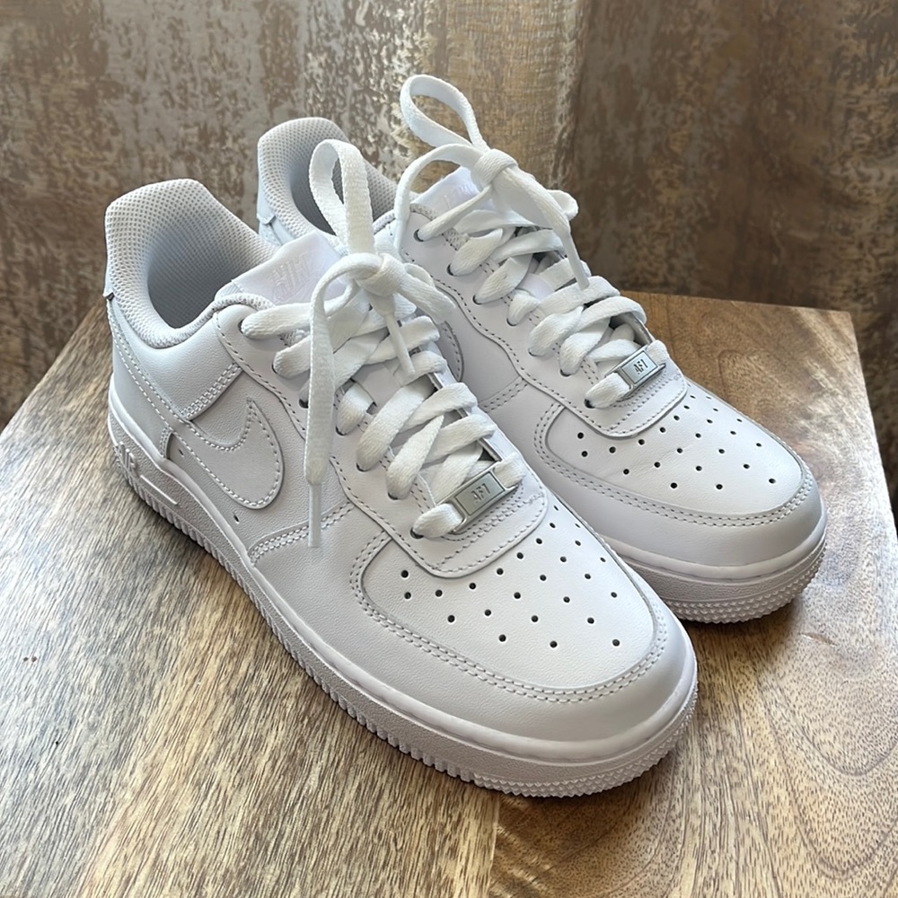 Womens Nike Air Force 1 ‘07 White in size 6.5 style DD8959-100
